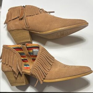 Dingo
Women's Kindred Spirit Leather Bootie 8.5 Tan NWOT